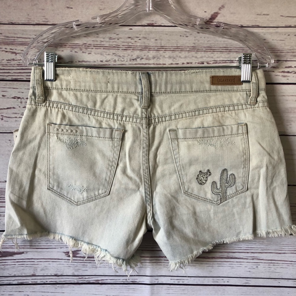 BLANKNYC light wash distressed denim short - Picture 8 of 8